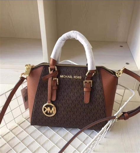 michael kors tasche ciara idealo|Ciara Medium Signature Logo Messenger Bag .